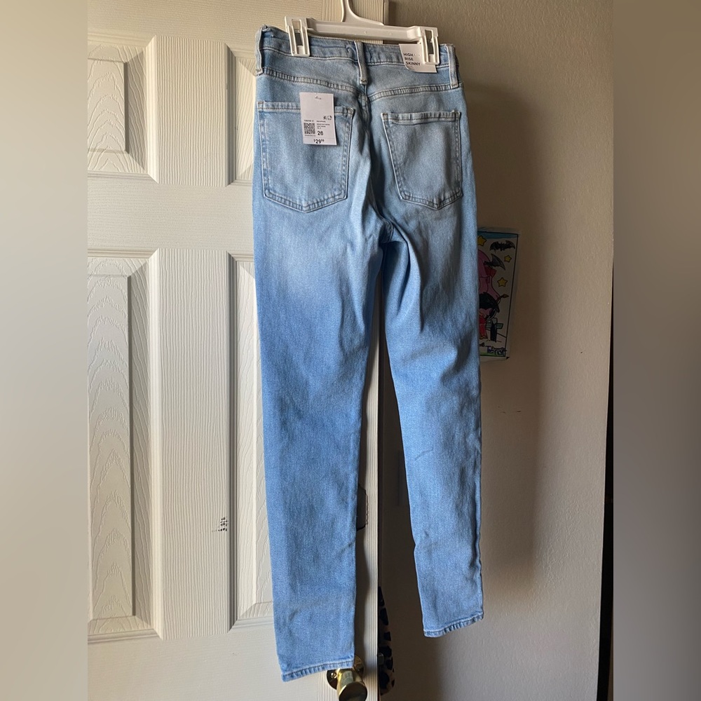 NWT. Forever 21 high rise skinny Jeans. - Picture 2 of 6